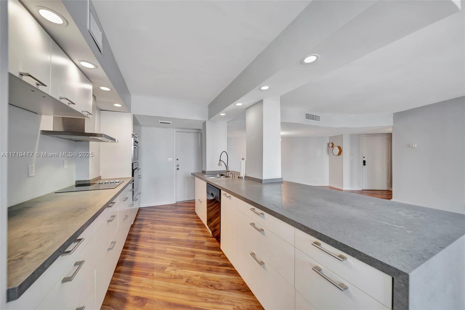 LAKE POINT TOWER CONDOMIN - Residential