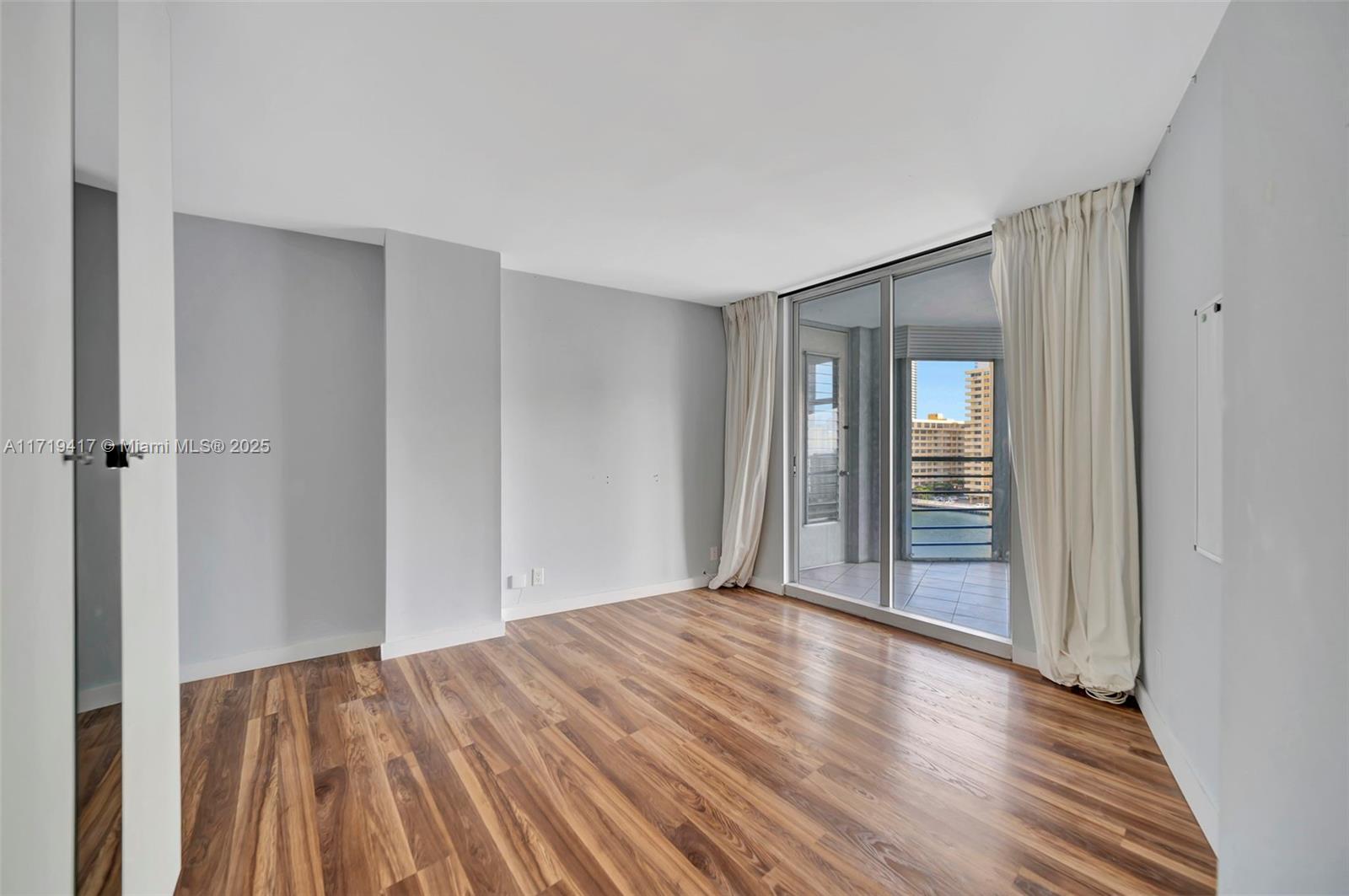 LAKE POINT TOWER CONDOMIN - Residential