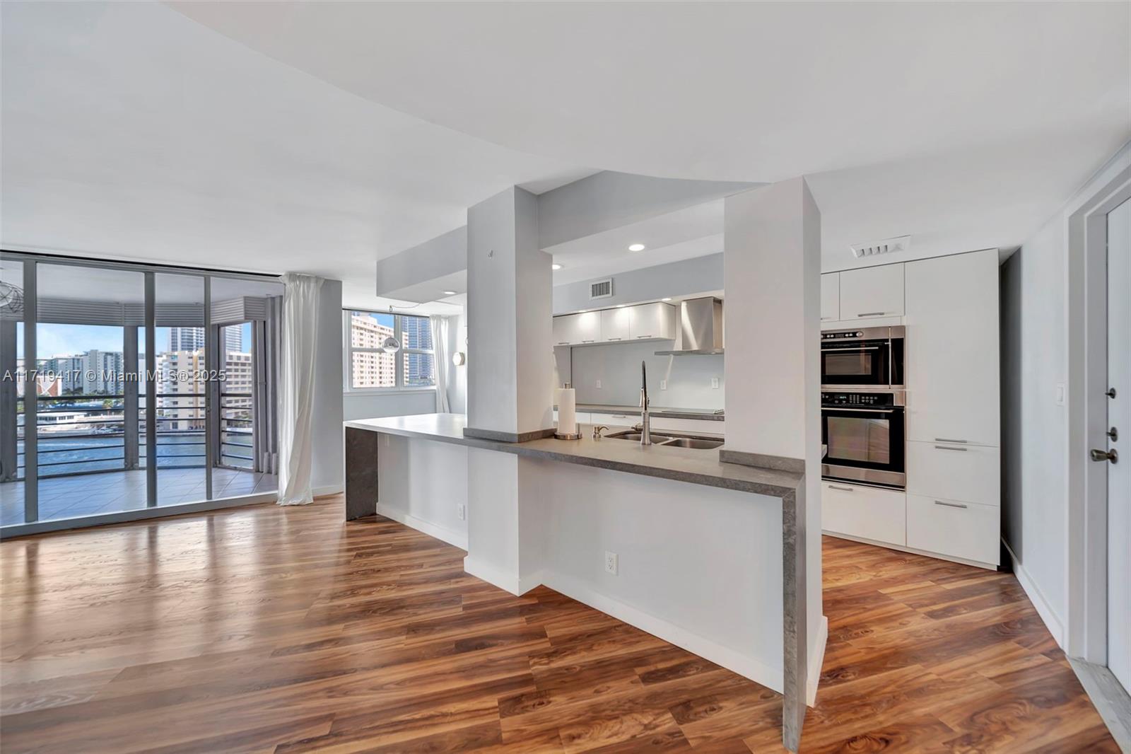 LAKE POINT TOWER CONDOMIN - Residential