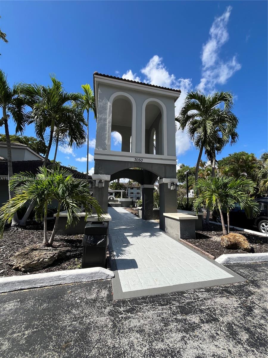 THIS MIAMI LAKES CONDO FEATURES 2 SPACIOUS BEDROOMS, BRAND NEW KITCHEN WITH TOP OF THE LINE APPLIANCES, PLUS 2 TOTALLY REMODELED FULL BATHROOMS. WASHER AND DRYER IN UNIT. LOCATED ON THE FIRST FLOOR, CONVINIENT AND SAFE FOR ACCESS. PERFECT FOR FIRST TIME BUYERS OR SAVVY INVESTOR. CENTRALLY LOCATED AND IS LOCATED LESS THAN ONE MILE AWAY FROM MAJOR HIGHWAYS.