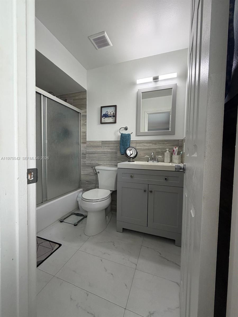 LAGO GRANDE SEVEN-B CONDO - Residential Lease