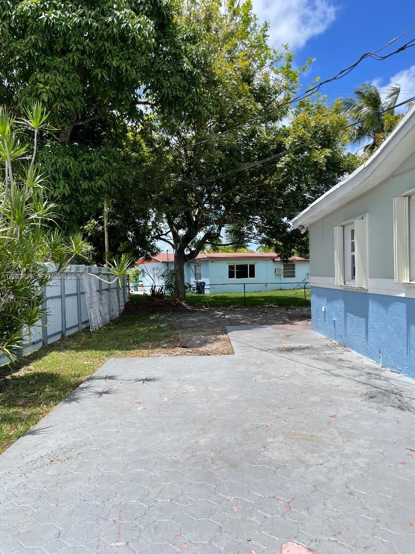 1225 NW 189th Ter