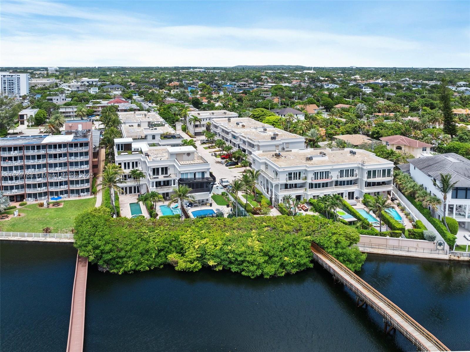 1784 Bay Dr 1784