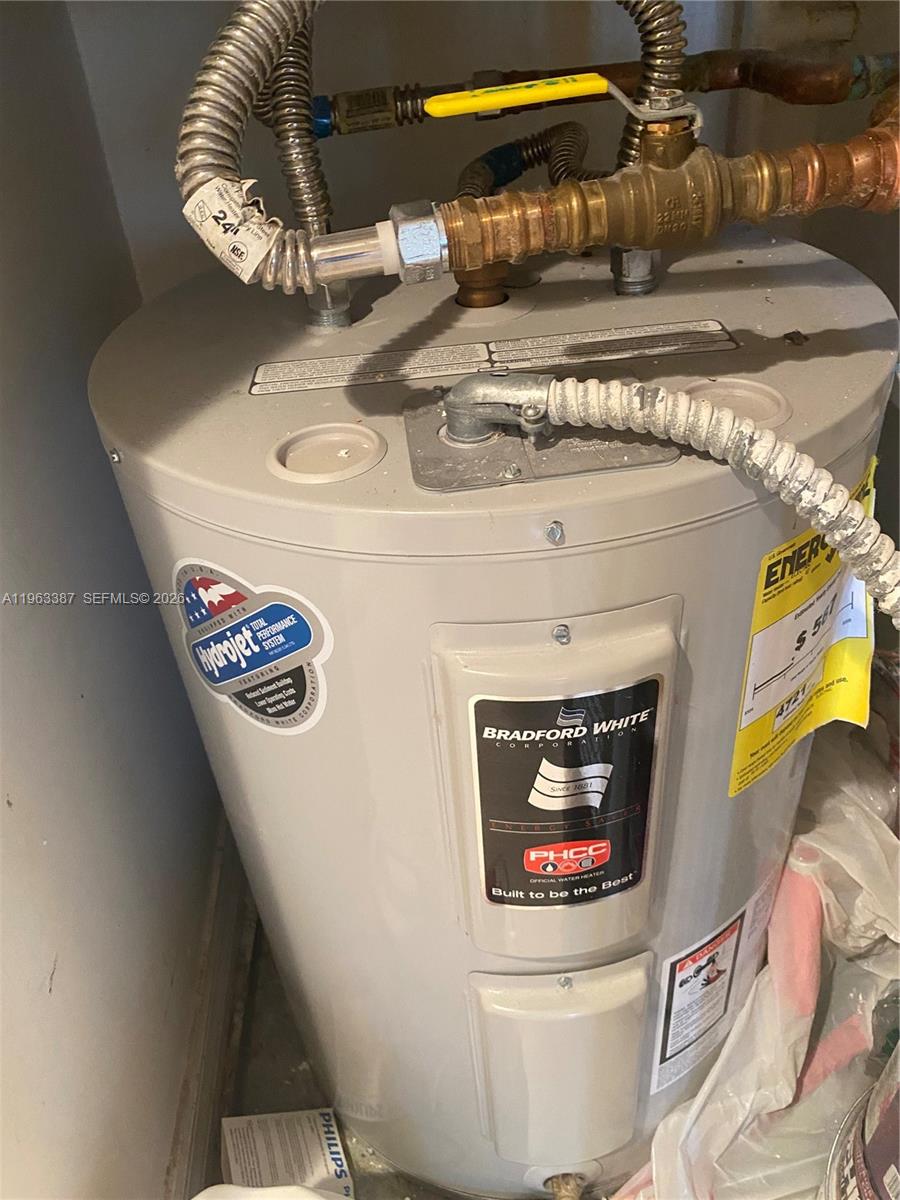 WELDON CONDOMINIUM E - Residential