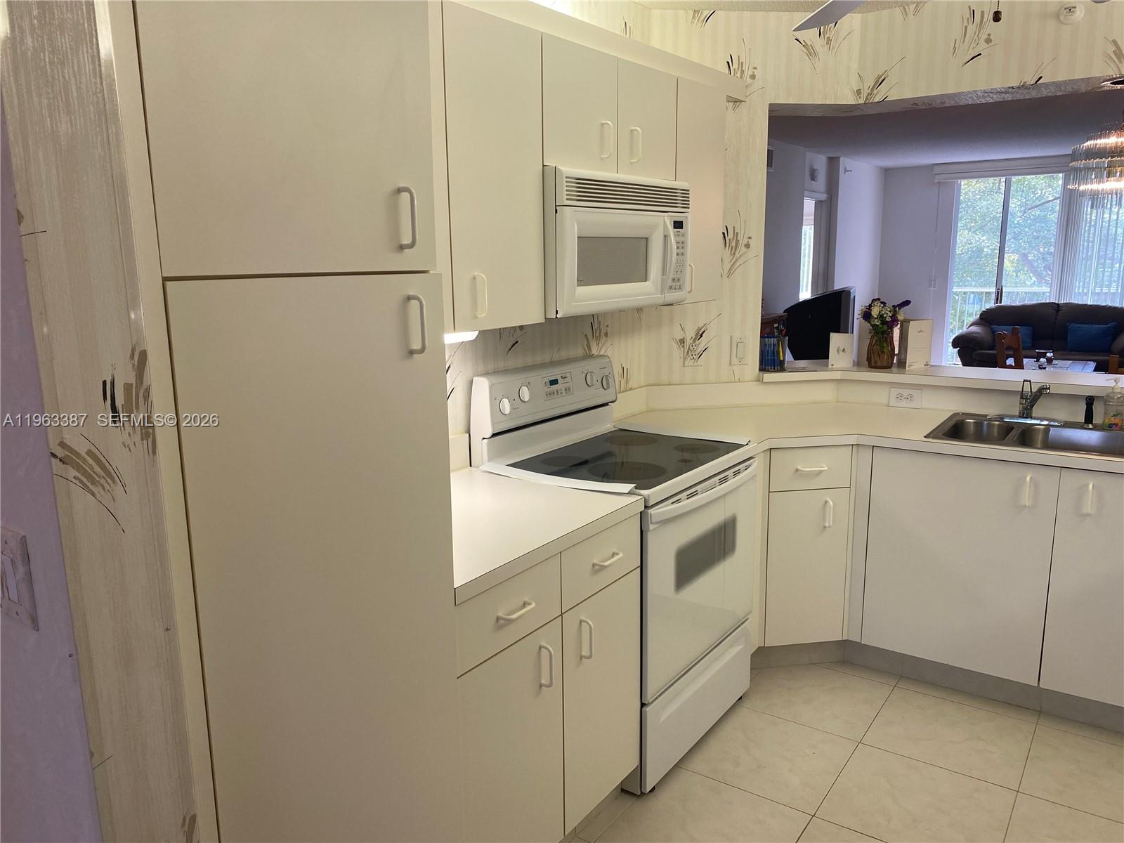 WELDON CONDOMINIUM E - Residential