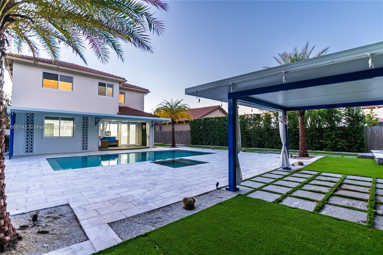 VENTANAS AT HOMESTEAD - Residential