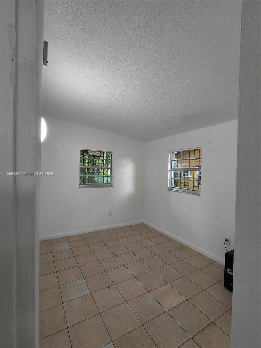 PARA VILLA HEIGHTS - Residential Lease