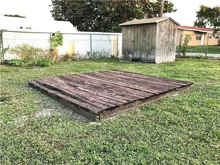 HOLLYWOOD PARK - Residential