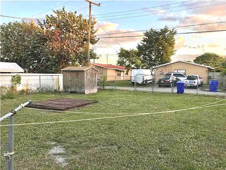 HOLLYWOOD PARK - Residential