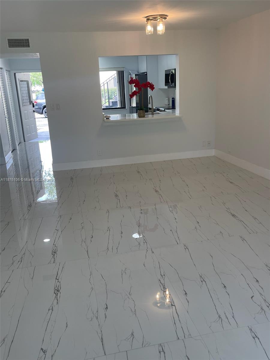 LAURELS AT MARGATE CONDO - Residential