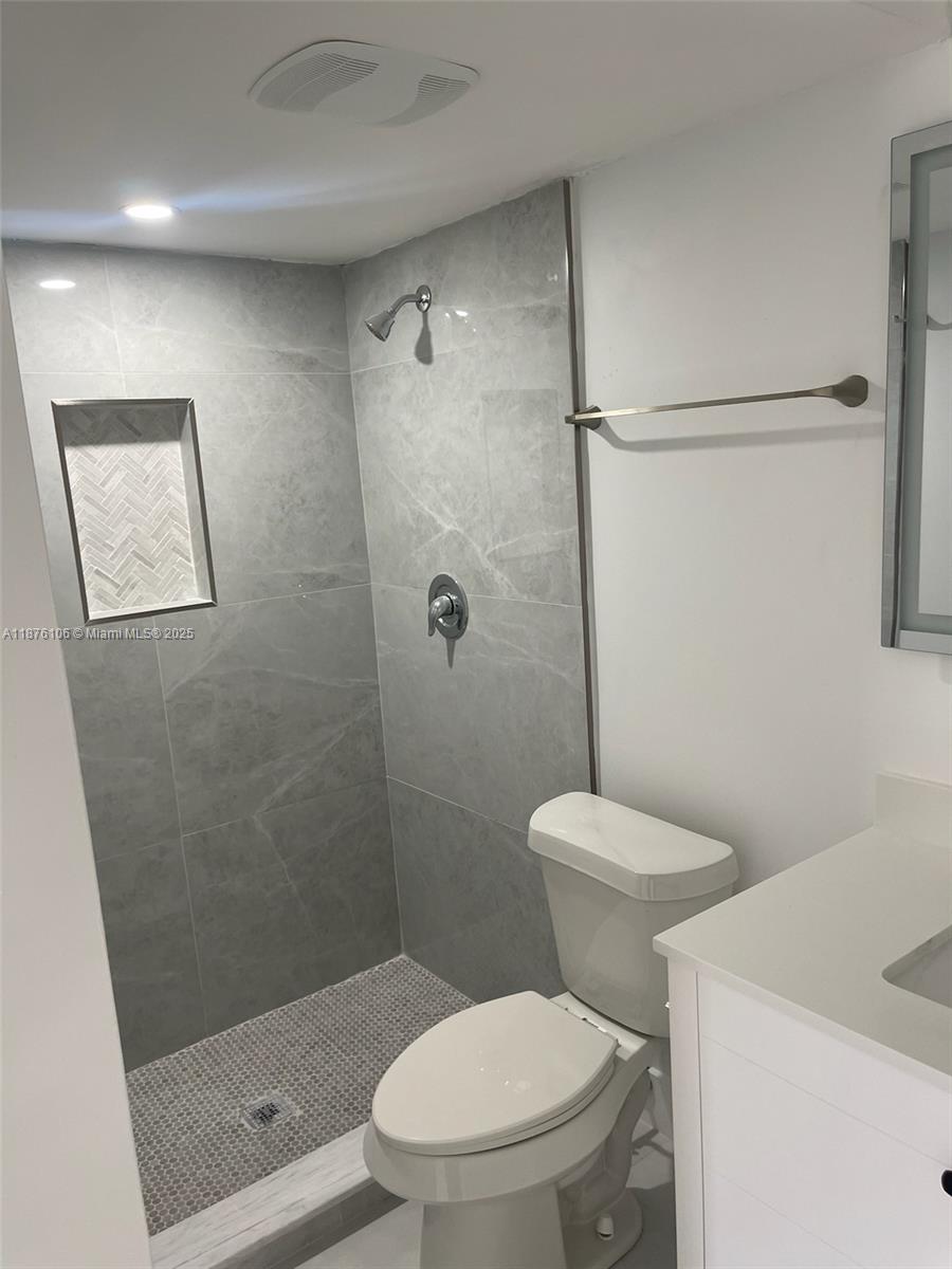 LAURELS AT MARGATE CONDO - Residential