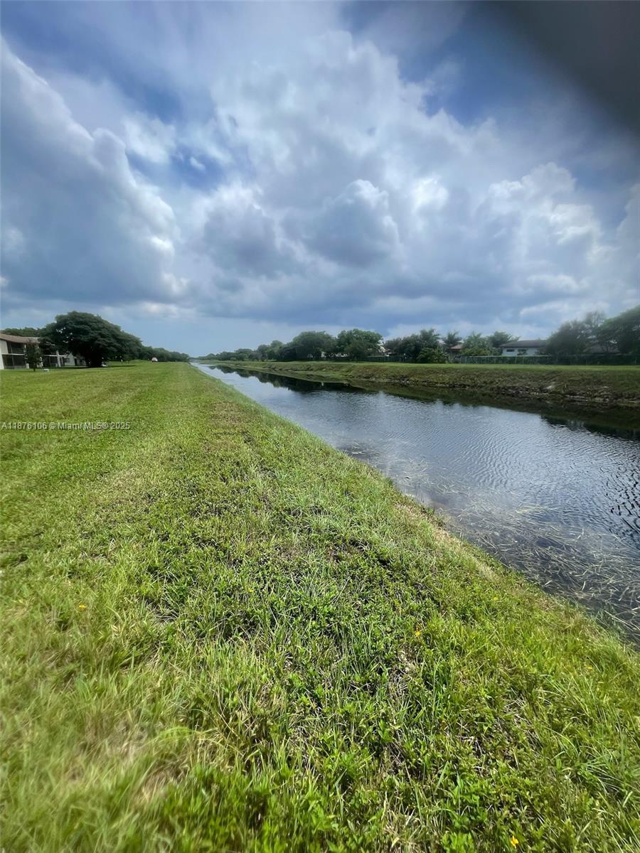 LAURELS AT MARGATE CONDO - Residential