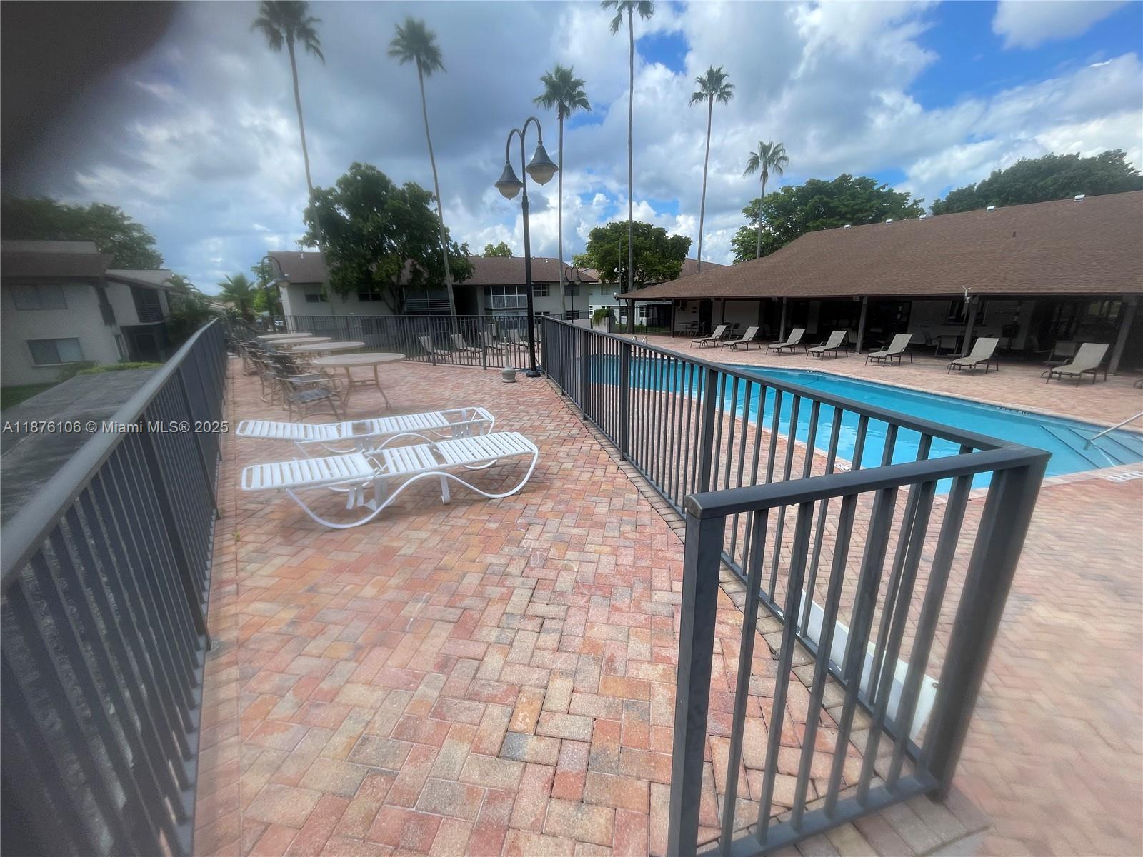 LAURELS AT MARGATE CONDO - Residential