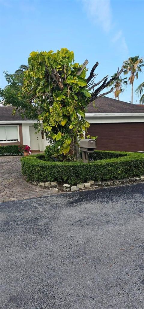 Single Family Residence in Miami FL 10115 144th Pl.jpg