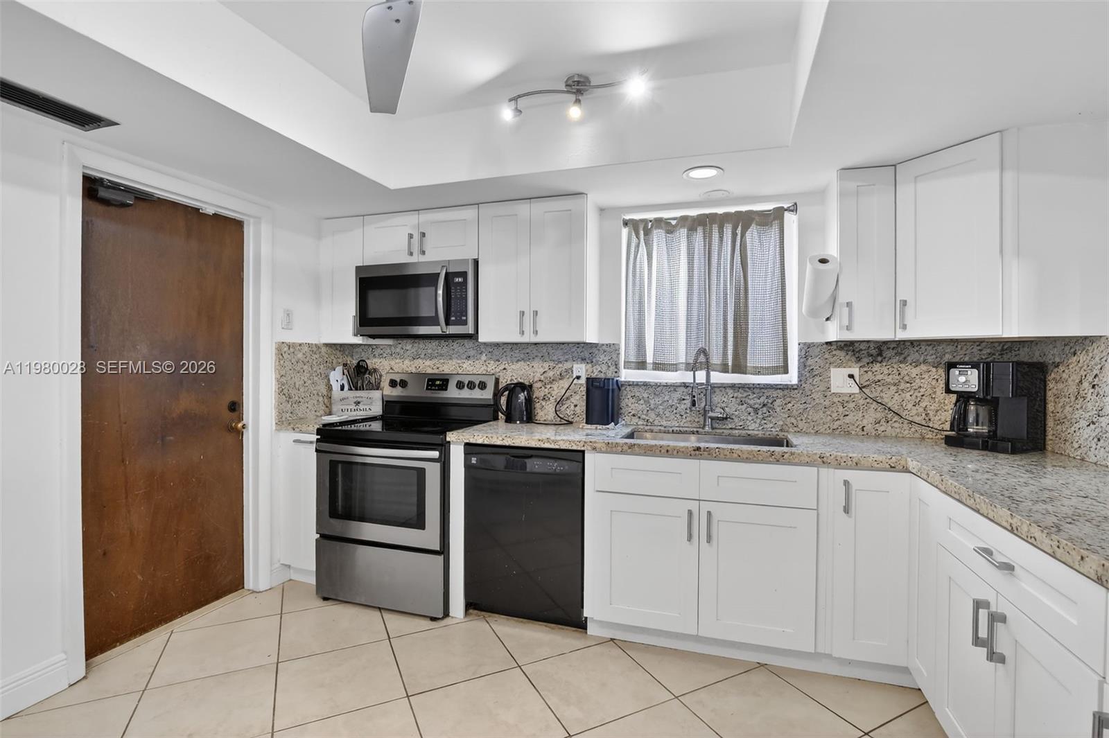 PEMBROKE LAKES SEC 6 - Residential