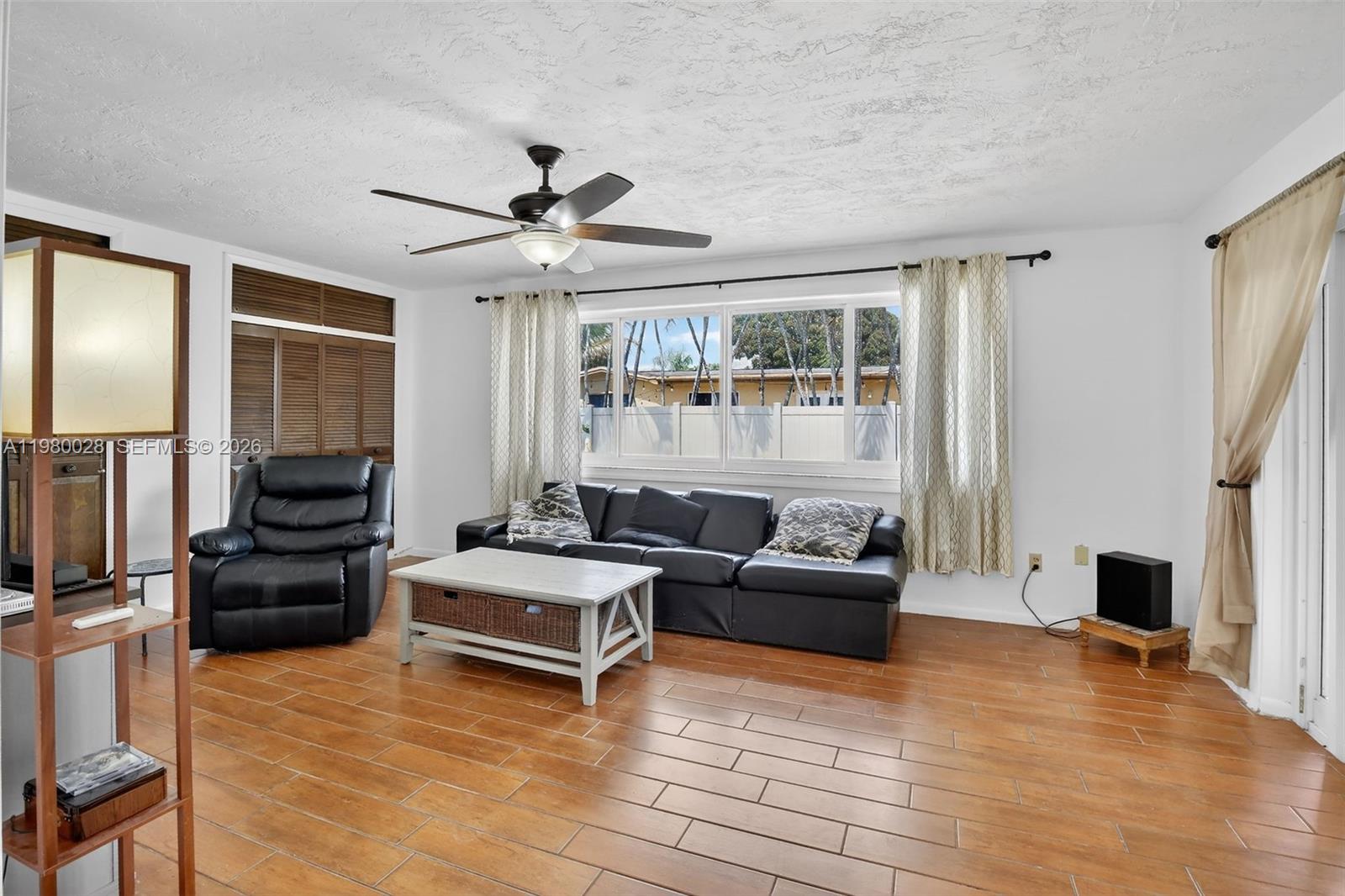 PEMBROKE LAKES SEC 6 - Residential