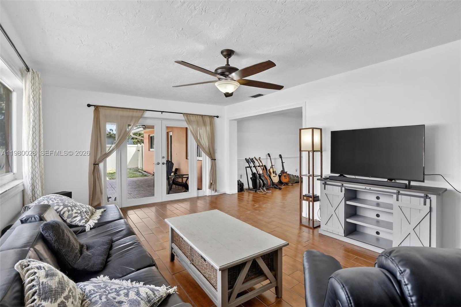 PEMBROKE LAKES SEC 6 - Residential