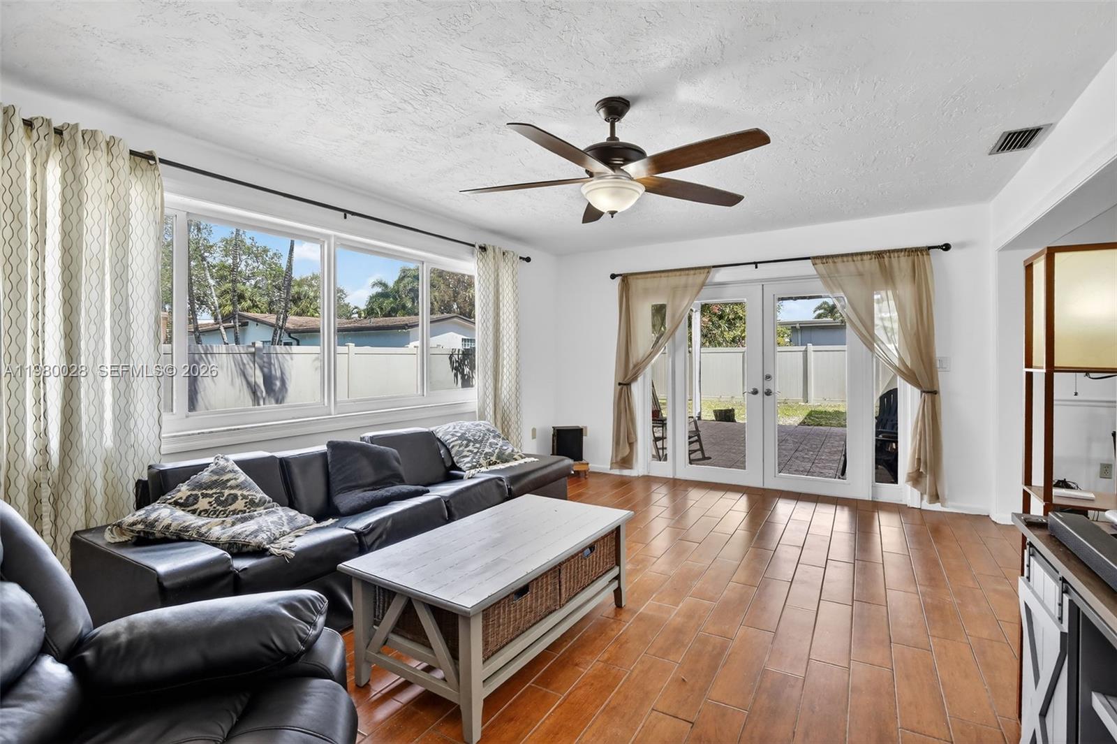 PEMBROKE LAKES SEC 6 - Residential