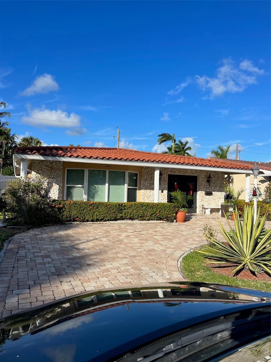 Single Family home, close to beaches, malls, several public & private schools & airport. Semi furnished (can also be rented unfurnished). Well maintained clean home 3/2 with dinning room, eat-in kitchen located in South lake section of Hollywood, quite neighborhood. Alarm system, high impact windows, circular driveway. Move in ready!!