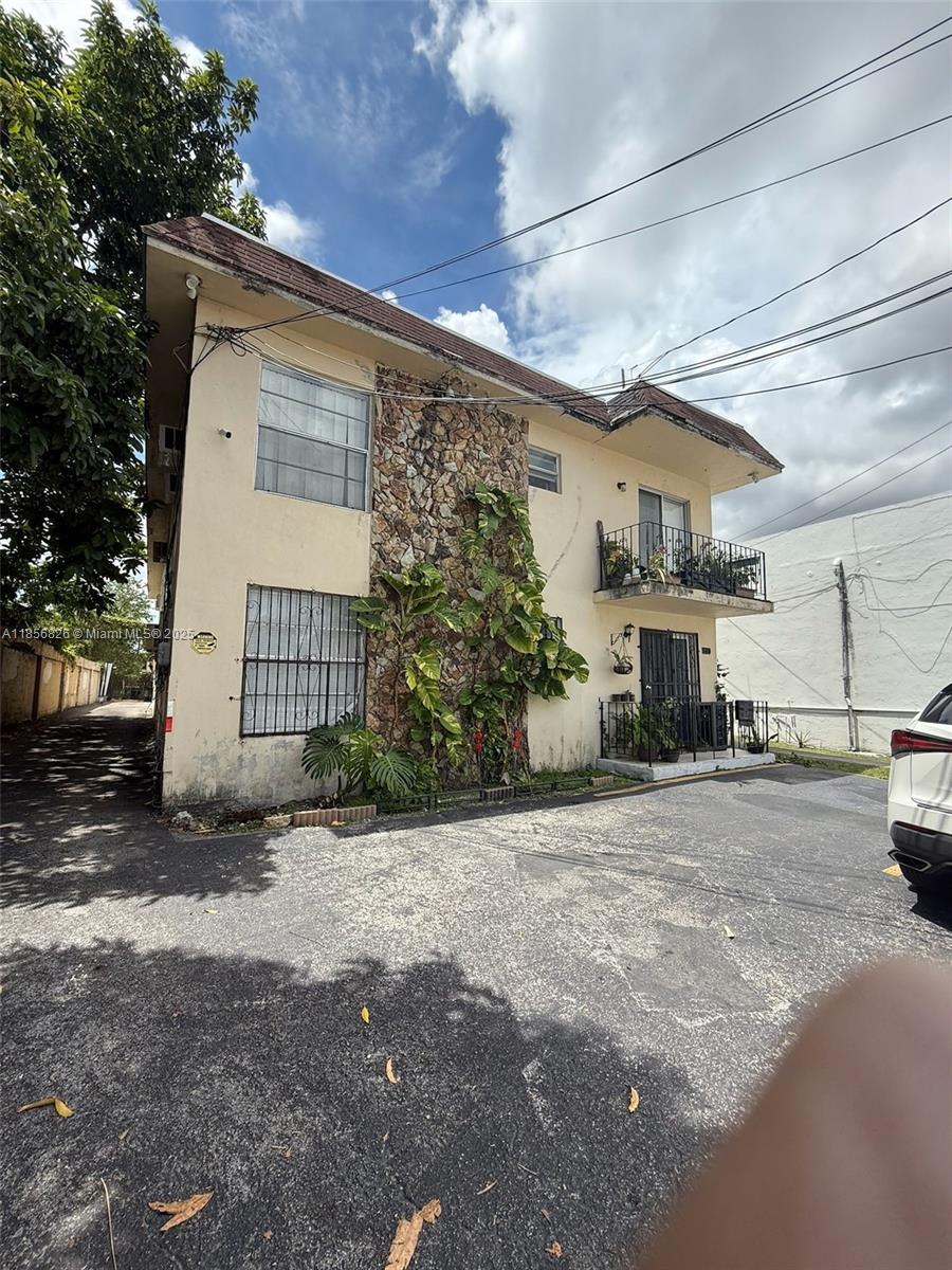 1520 SW 1st St