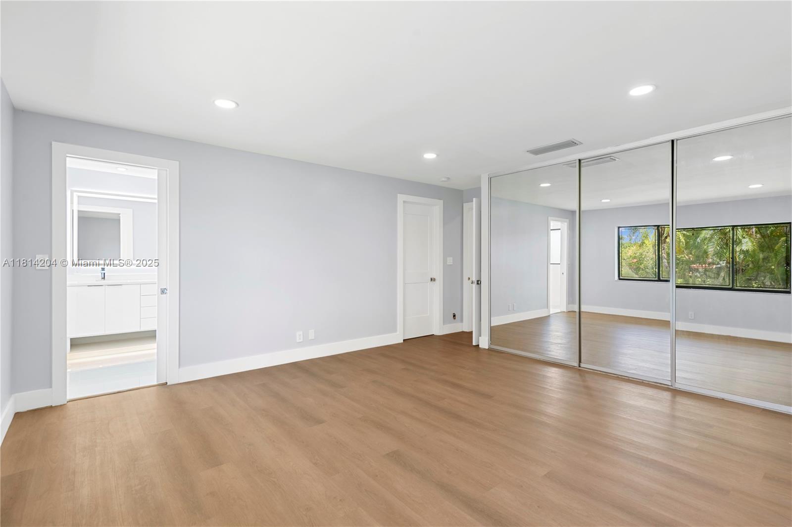 The Villa Residences Of Em - Residential