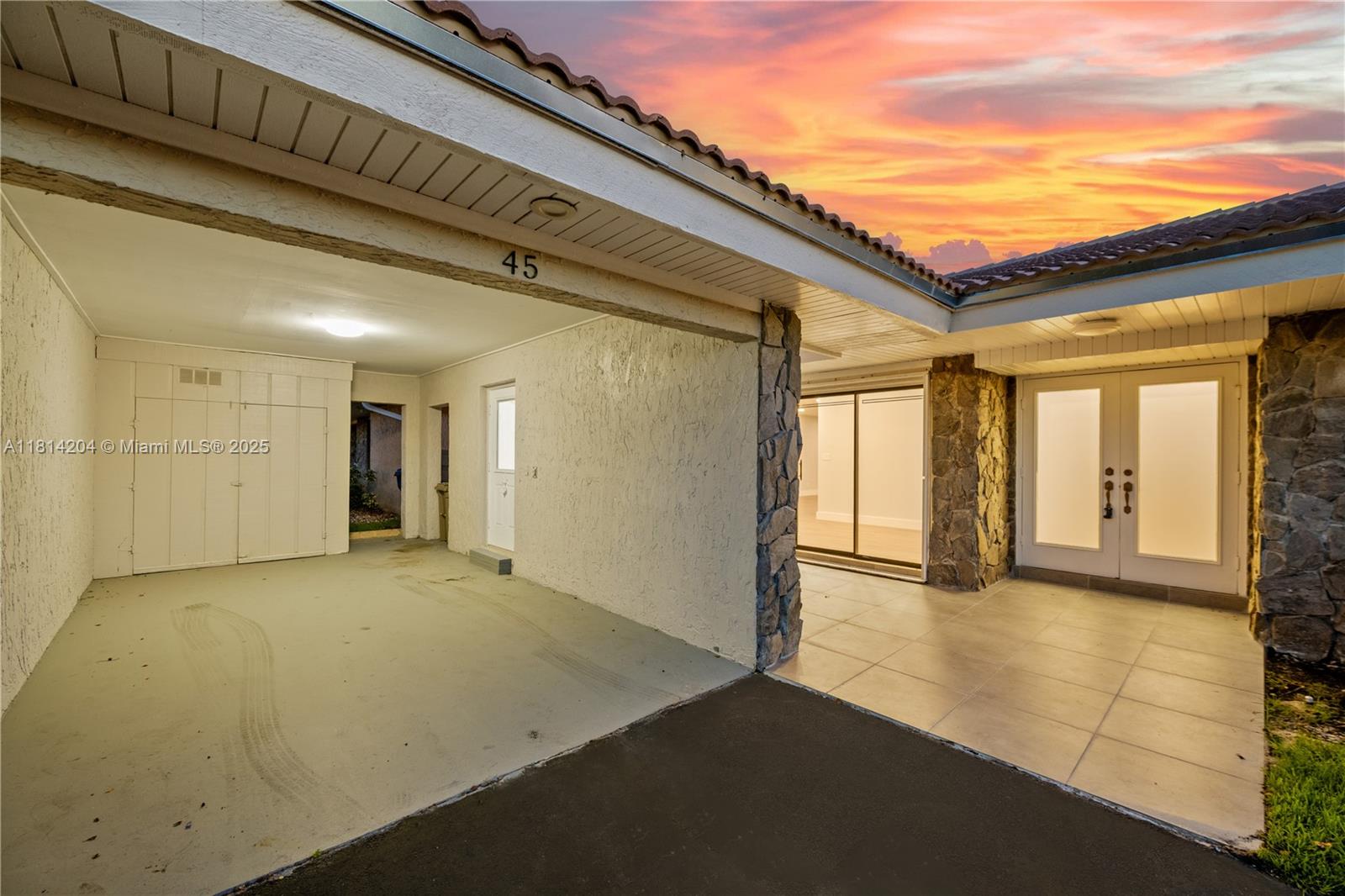 The Villa Residences Of Em - Residential