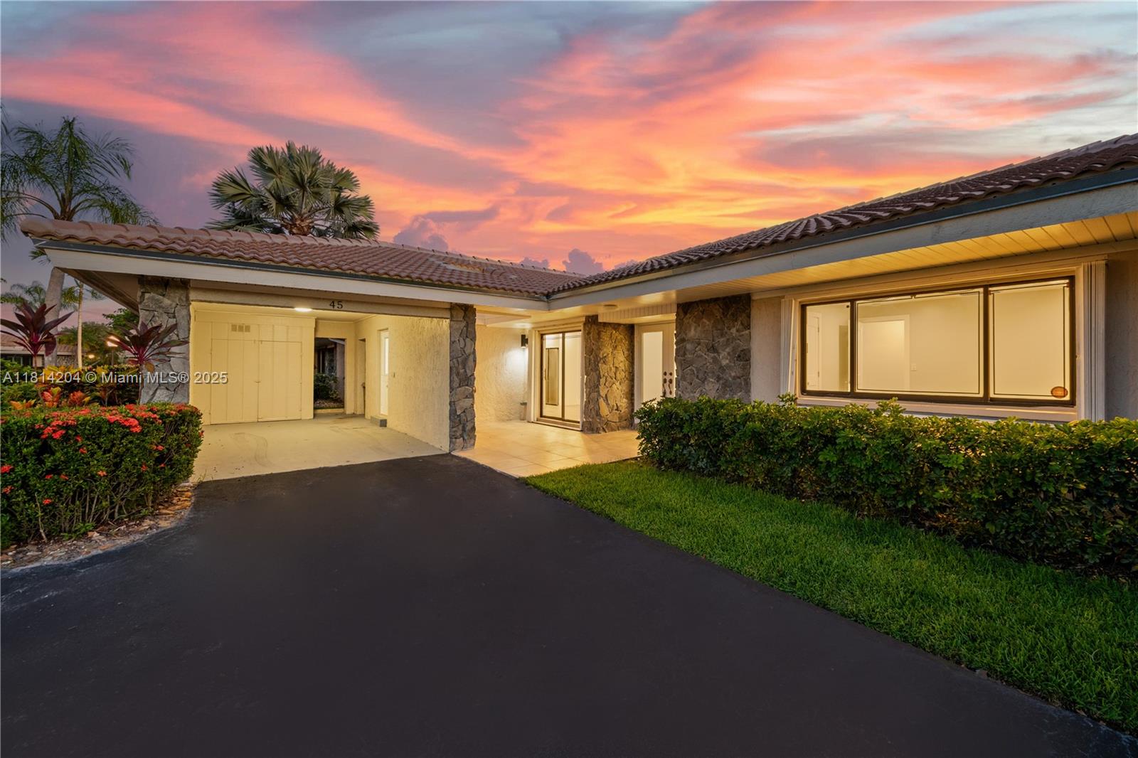 The Villa Residences Of Em - Residential