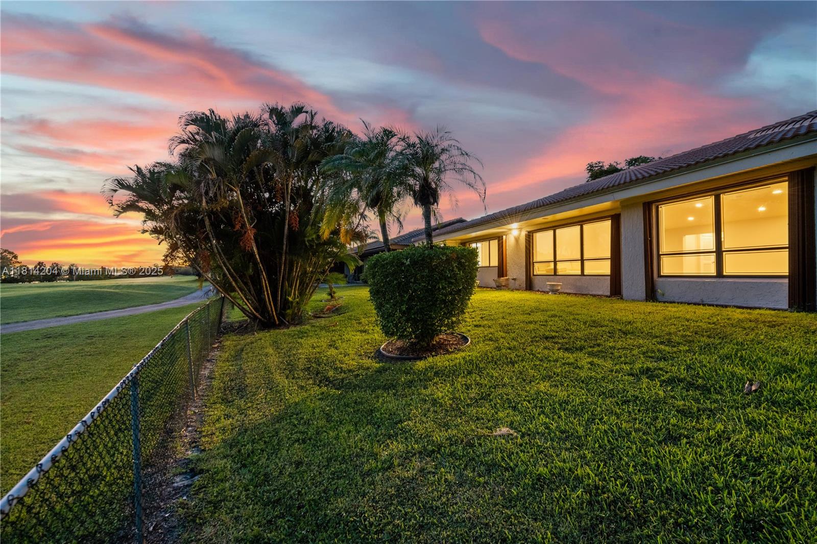 The Villa Residences Of Em - Residential