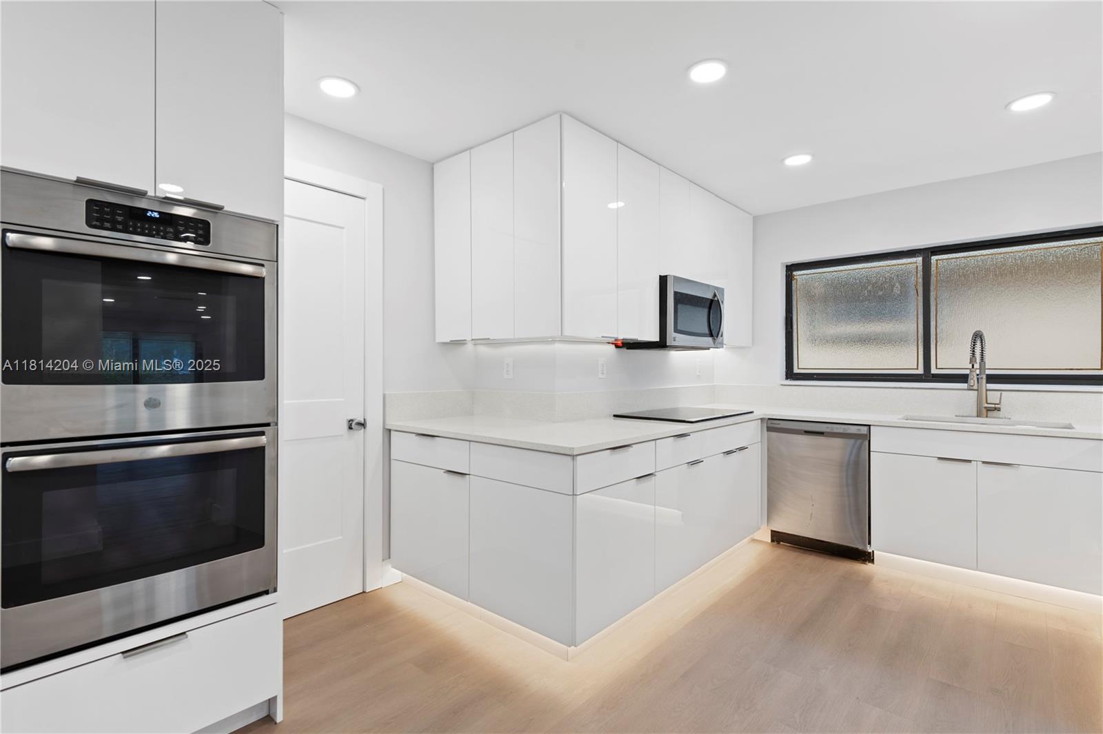 The Villa Residences Of Em - Residential