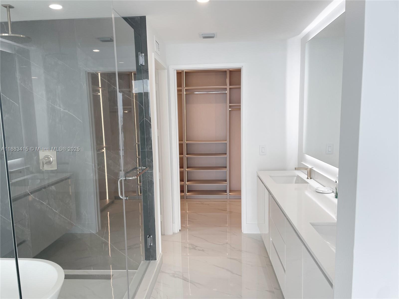 Aria Reserve South Tower - Residential Lease