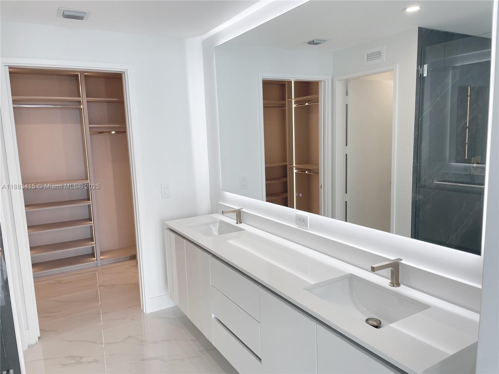 Aria Reserve South Tower - Residential Lease