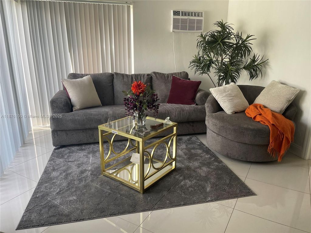 Photo of 1060 SE 14th Pl #16A, Fort Lauderdale, FL 33316 (MLS # A11876100)