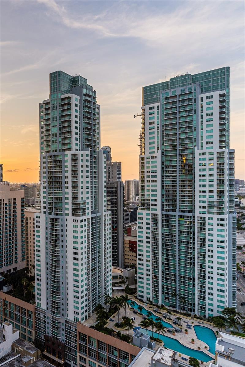 VIZCAYNE SOUTH CONDO - Residential