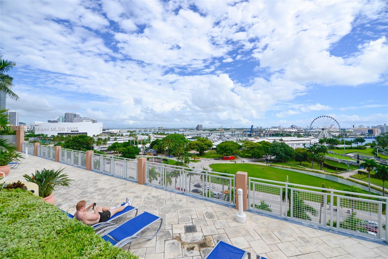 VIZCAYNE SOUTH CONDO - Residential