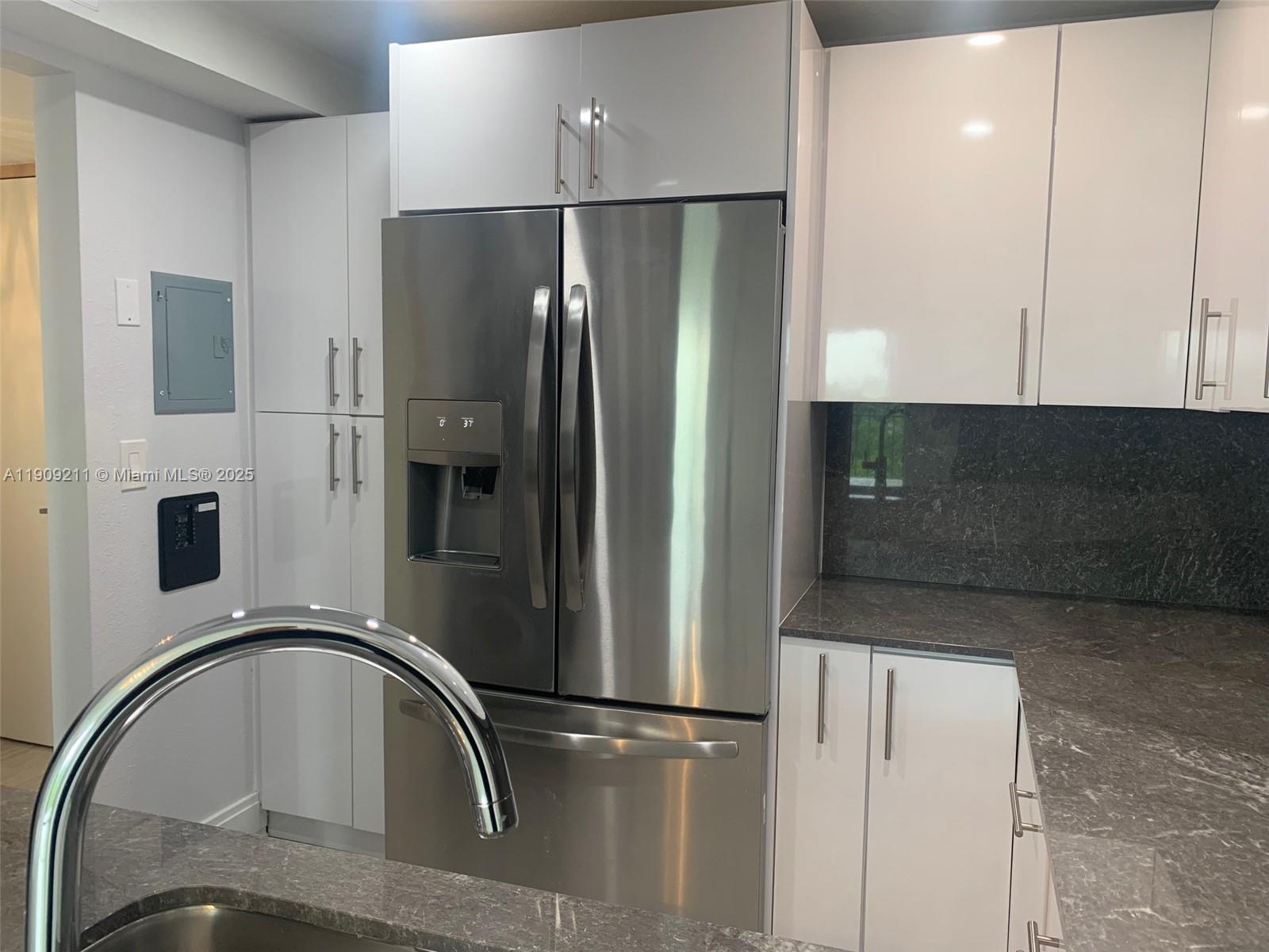 WINDWOOD CONDO - Residential Lease