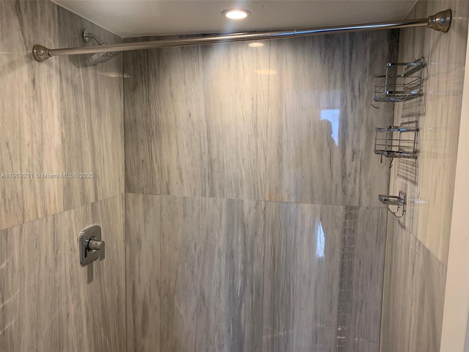 WINDWOOD CONDO - Residential Lease