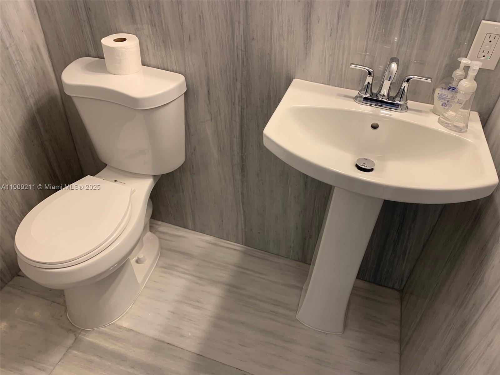 WINDWOOD CONDO - Residential Lease