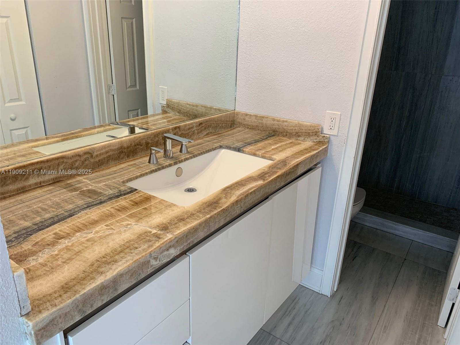 WINDWOOD CONDO - Residential Lease