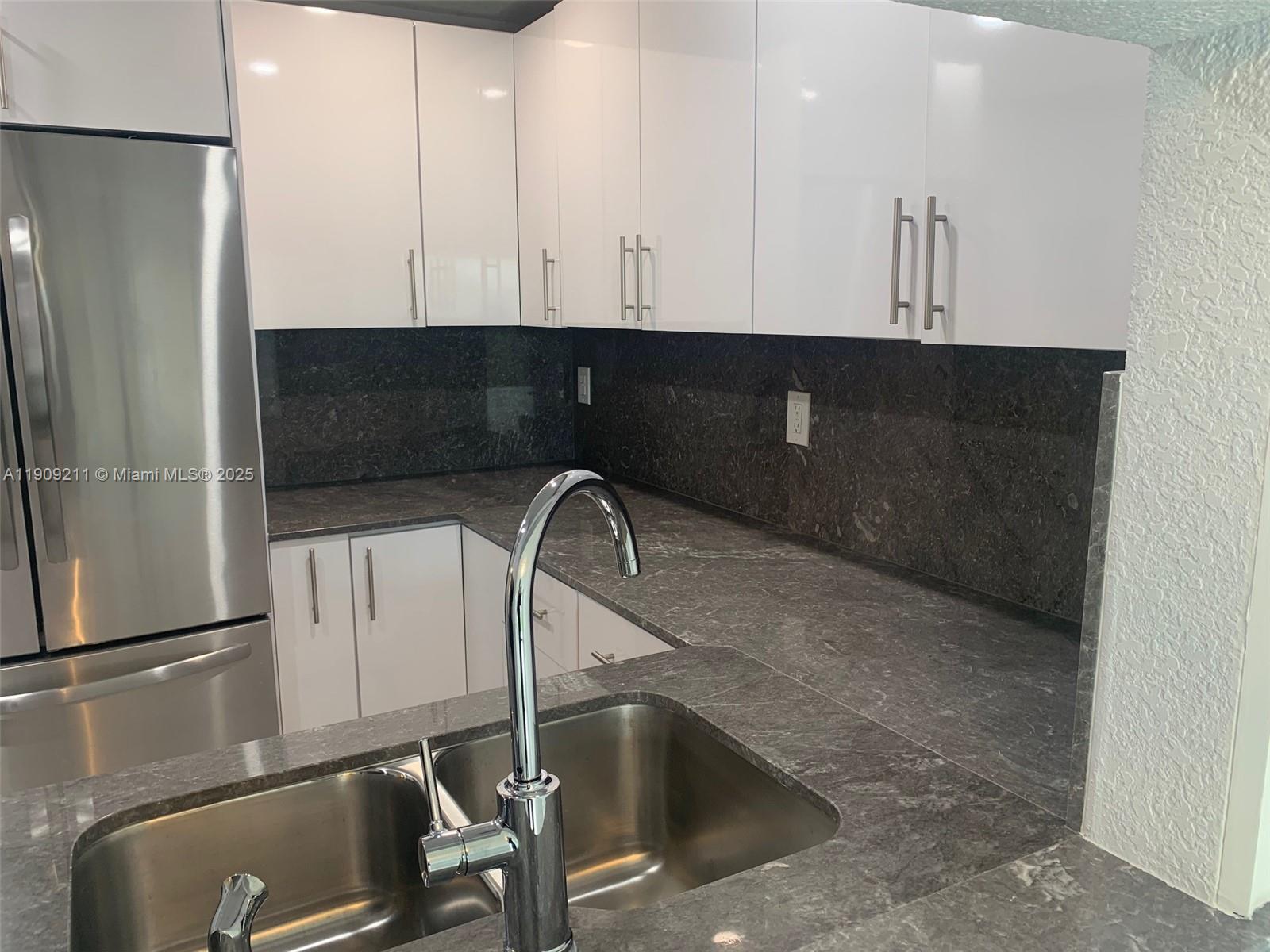 WINDWOOD CONDO - Residential Lease