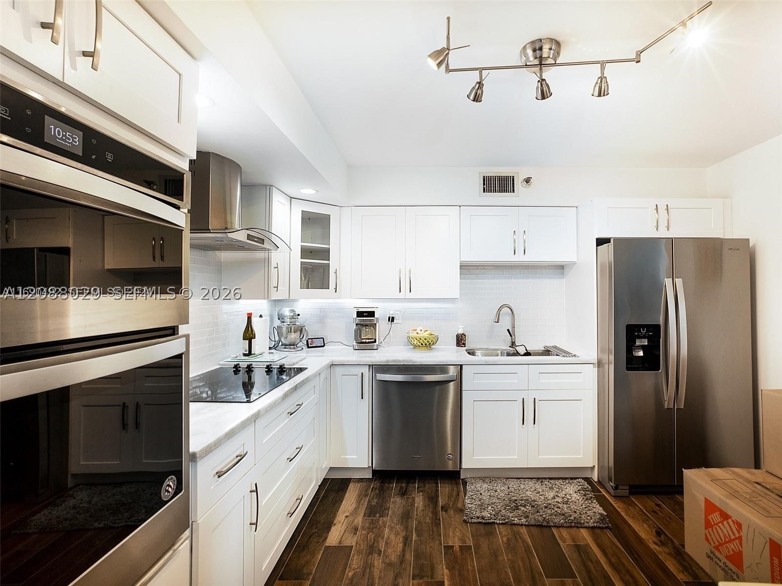 3500 Mystic Pointe Dr 1607