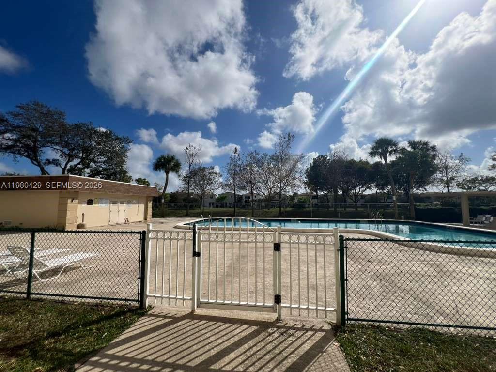 CANONGATE CONDO NO ONE - Residential