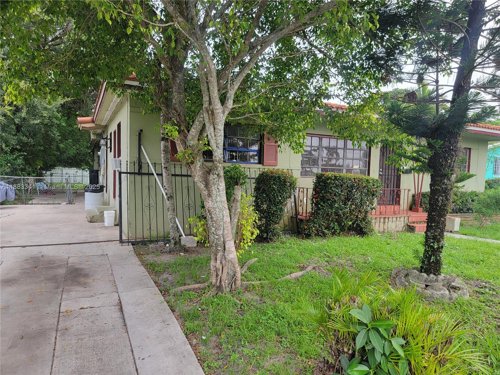 POINCIANNA MANOR SEC 4 - Residential