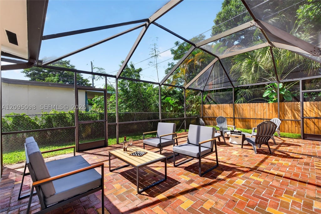 Photo of 7221 Freedom St, Hollywood, FL 33024 (MLS # A12095098)