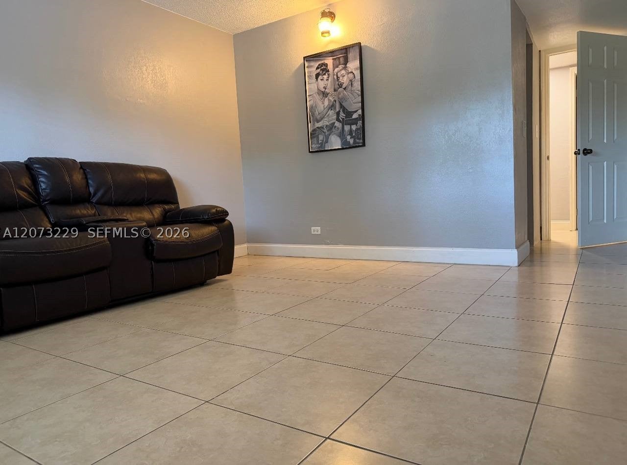 800 NE 195th St 211