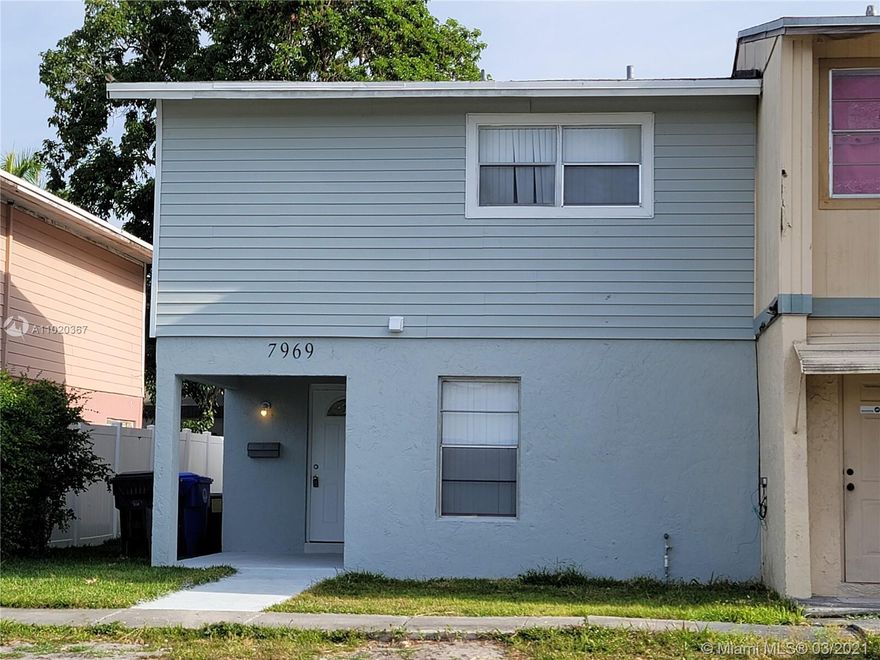 Fully Renovated and Updated. Townhouse Unit in NO HOA Neighborhood. 3 Bedroom and 2 Bathroom. one bedroom and one bathroom downstairs. New Ceramic in down and upstairs, and wood floor in the Bedrooms, New Kitchen and Bathrooms. The backyard is FULLY fenced for more privacy. Can be rented right away. Closed to big national markets and restaurants and lots of parks and activity facilities.