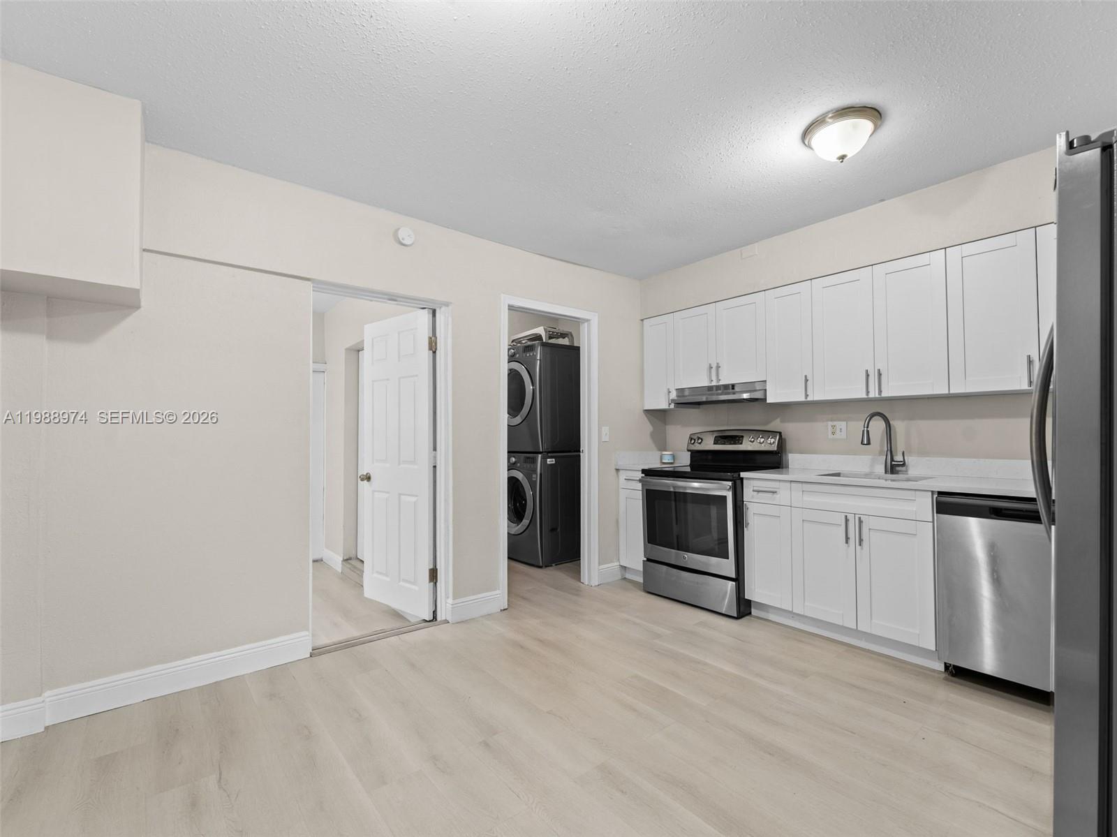 SUNRISE GOLF VILLAGE SEC - Residential Lease