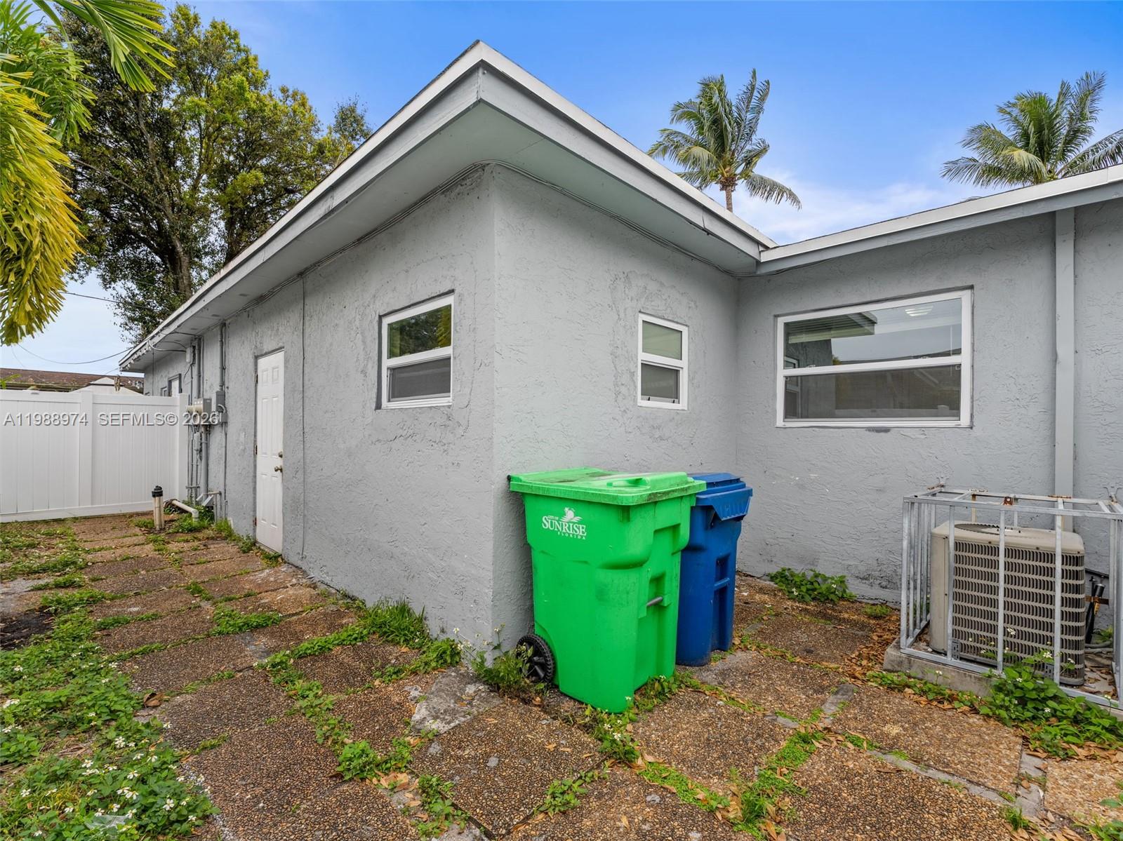 SUNRISE GOLF VILLAGE SEC - Residential Lease