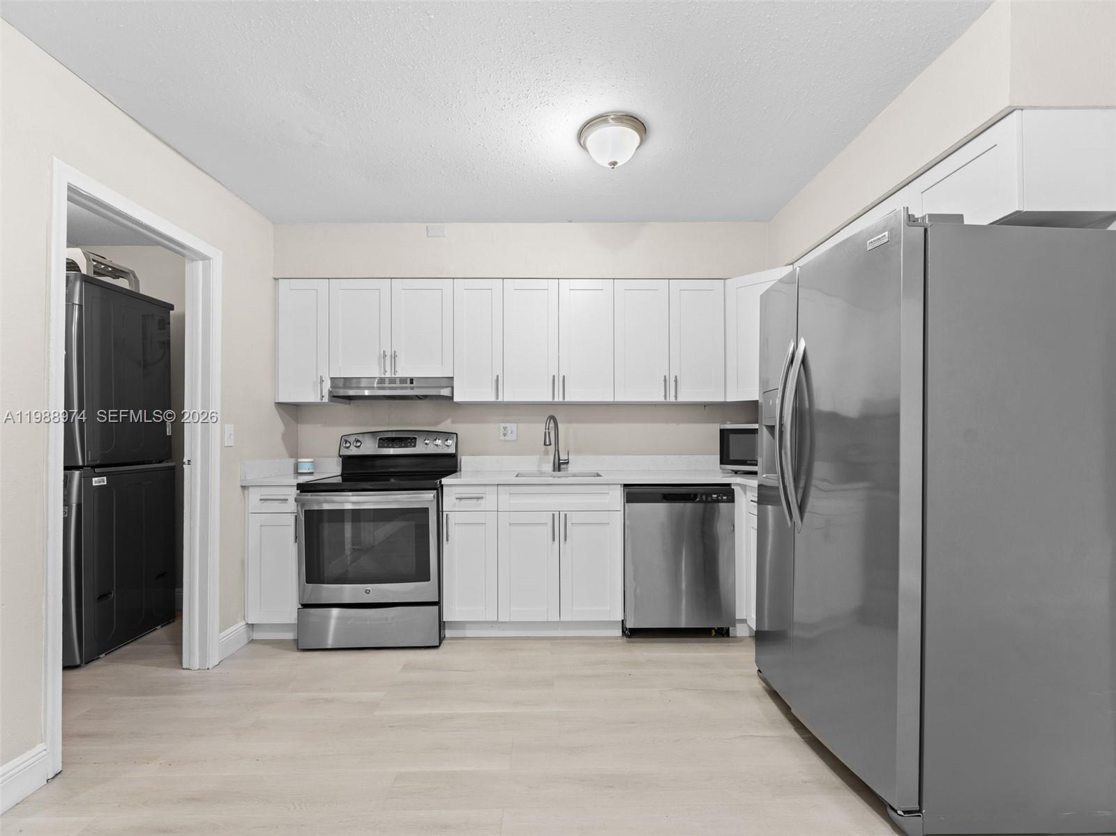 SUNRISE GOLF VILLAGE SEC - Residential Lease