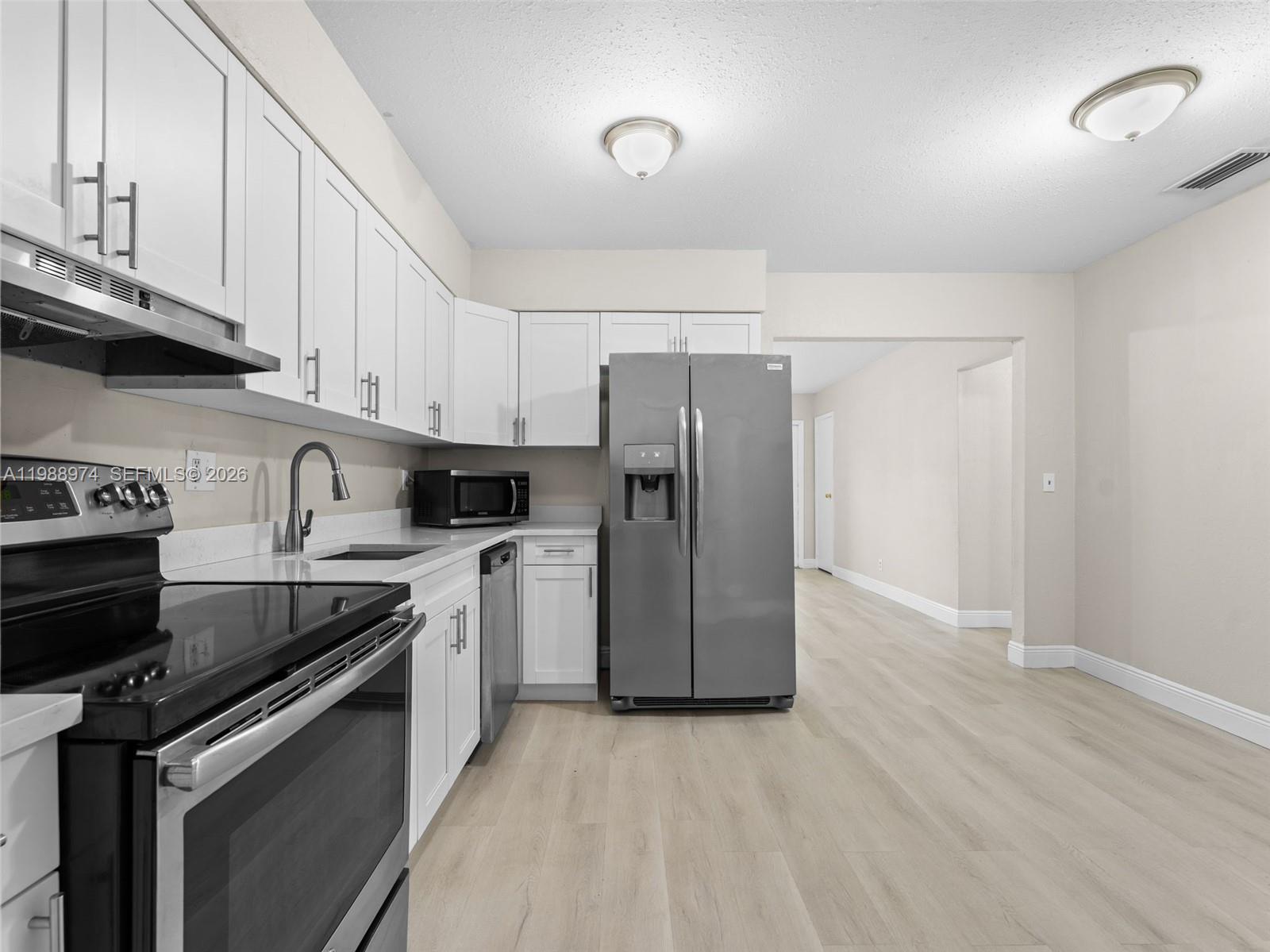 SUNRISE GOLF VILLAGE SEC - Residential Lease