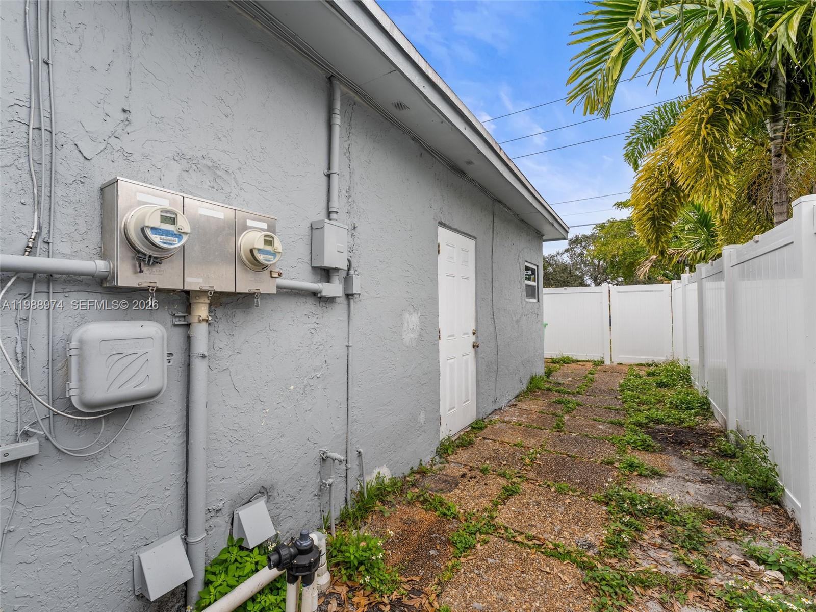 SUNRISE GOLF VILLAGE SEC - Residential Lease